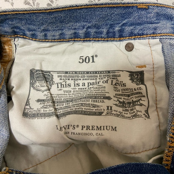 Levi’s 501 Light Wash High Rise Jean Shorts - Picture 6 of 8